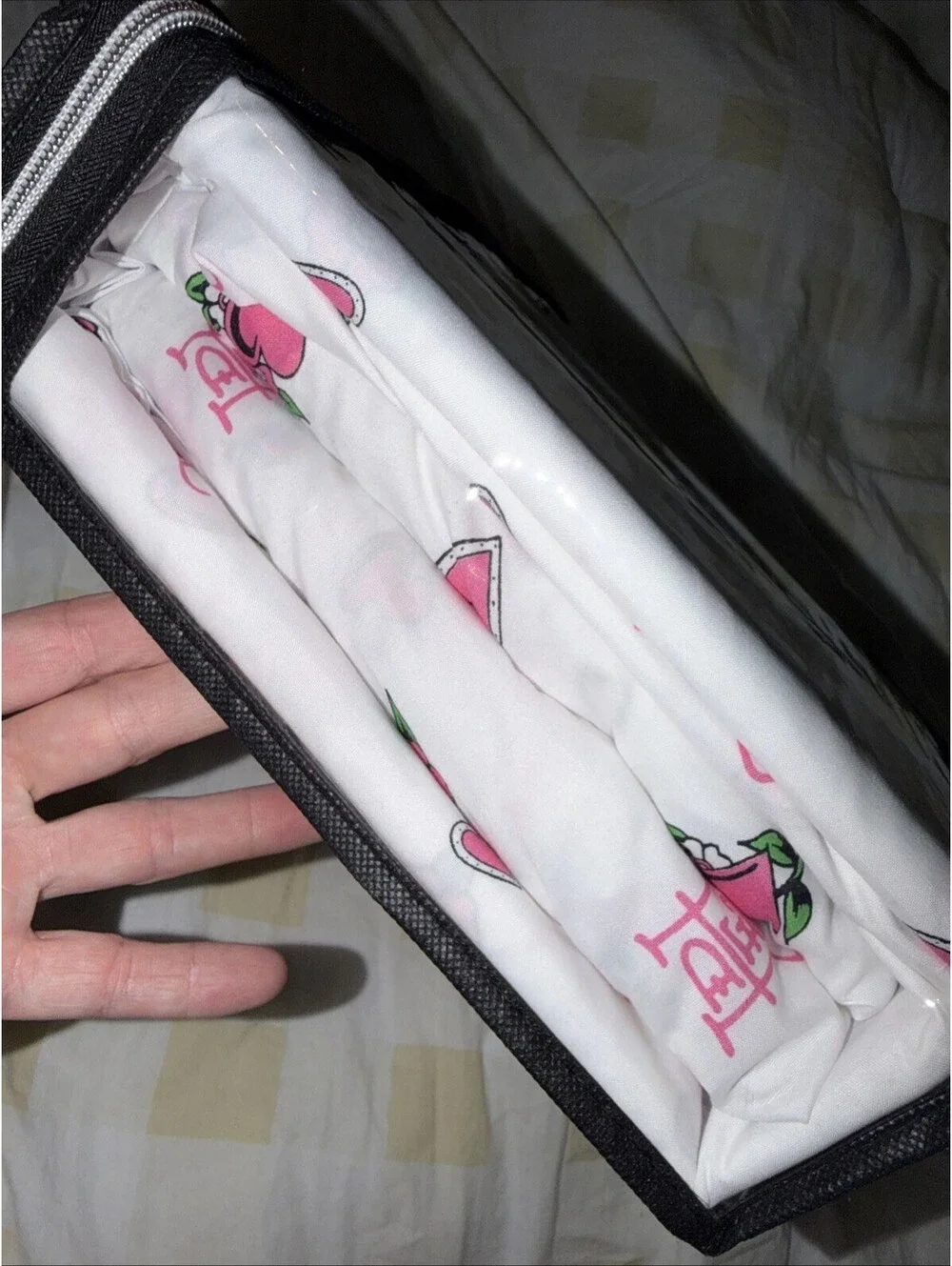 EXCLUSIVE!! ED HARDY Pink/white Hearts Flowers 4PC SHEET SET King